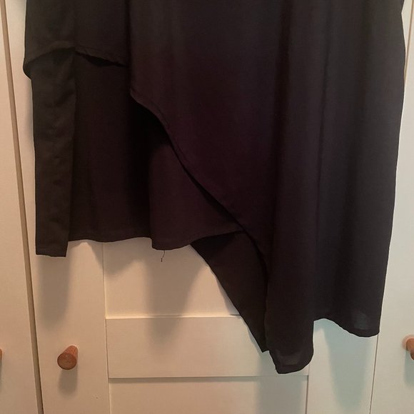 Black Sleeveless Asymmetrical Tiered Blouse, Size L - Picture 2 of 5